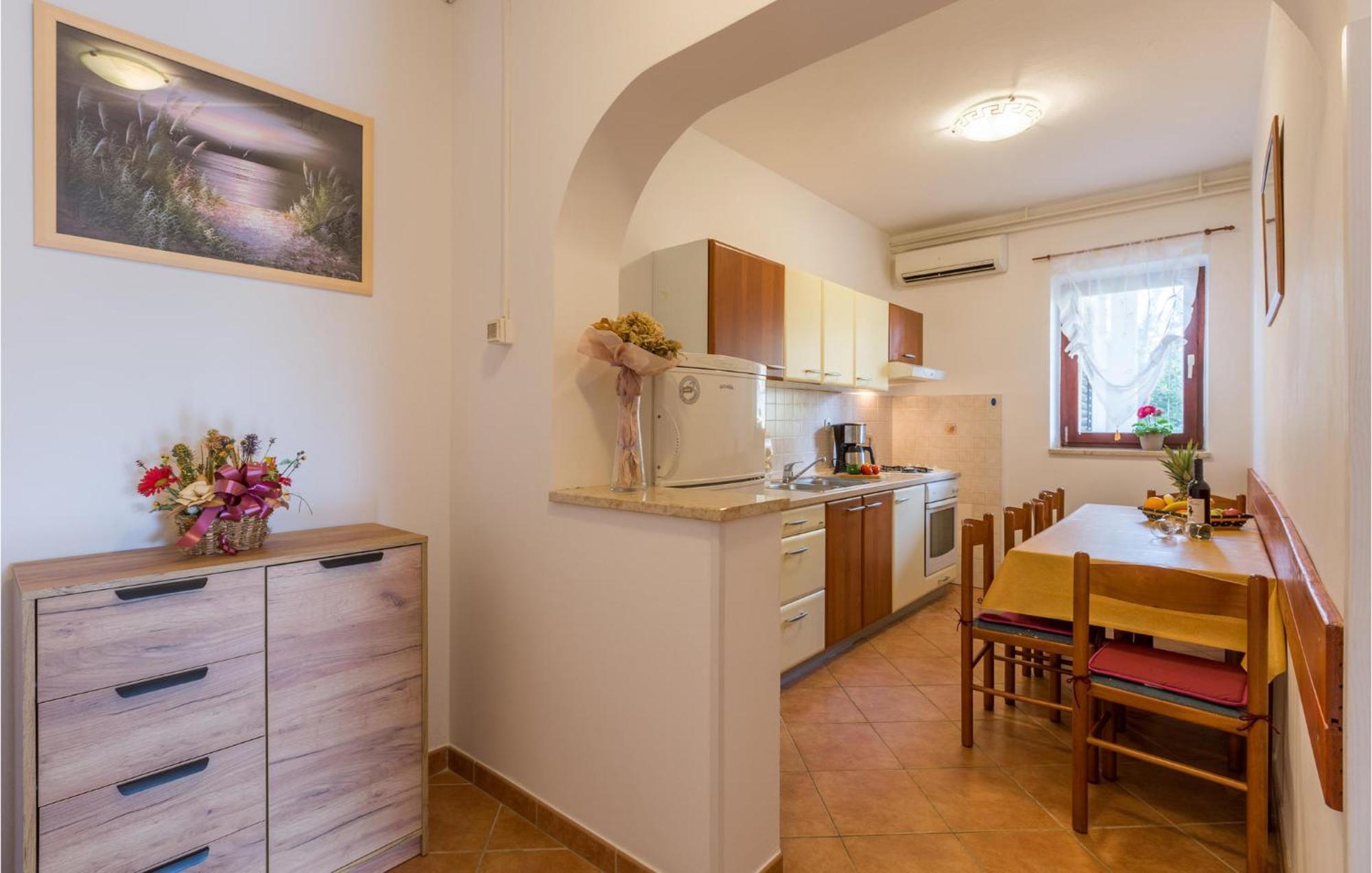 Cozy In With Kitchen Apartment Poreč