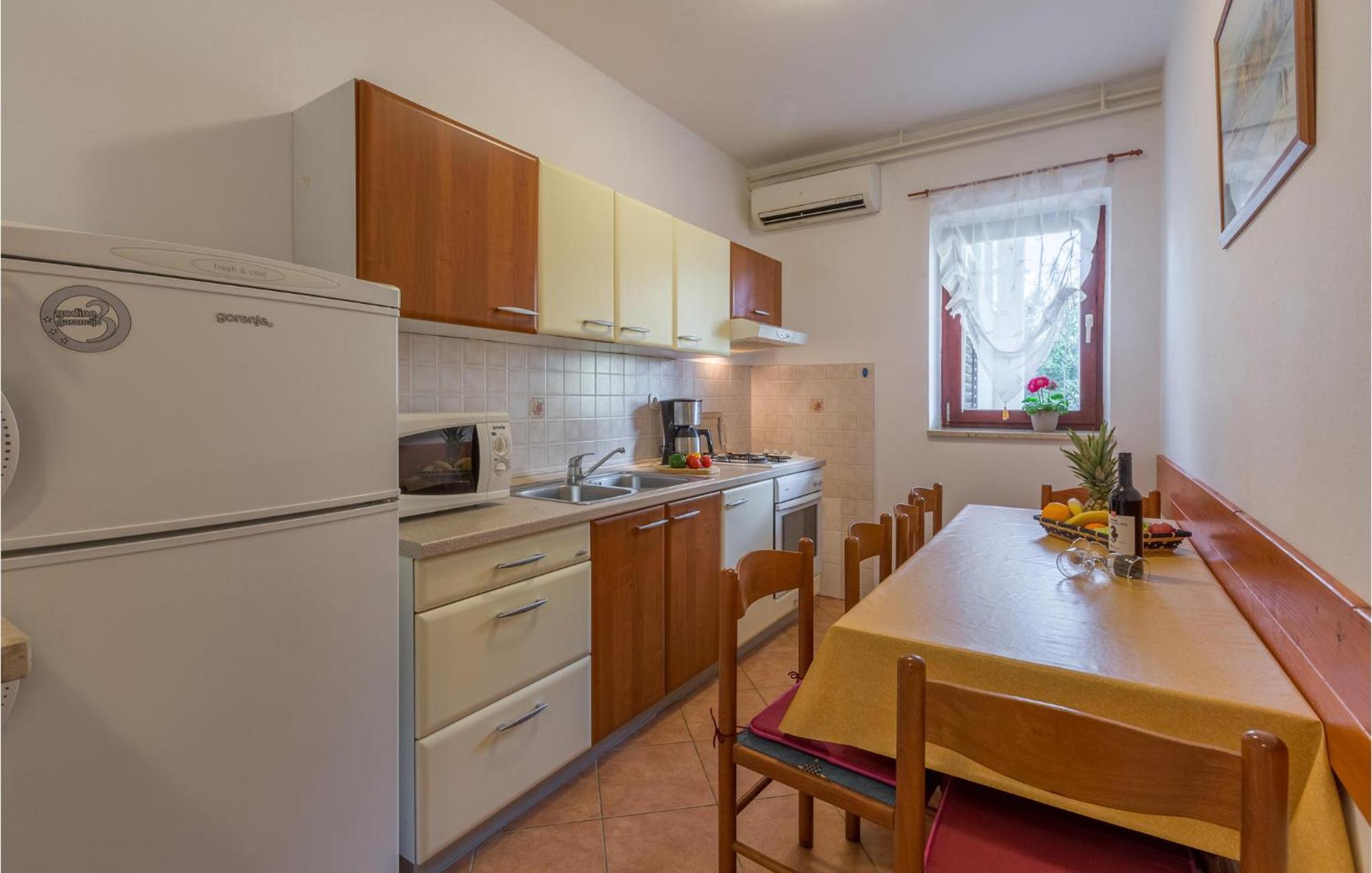 Cozy In With Kitchen Apartment
