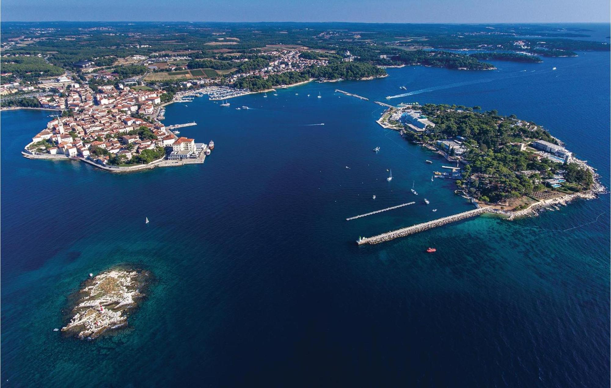 Cozy In With Kitchen Apartment Poreč